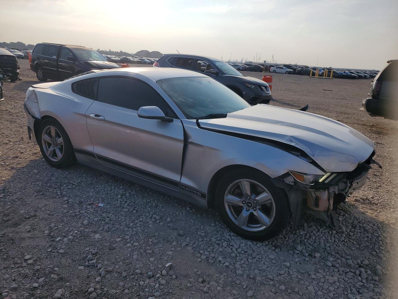 2017 Ford Mustang - zdjęcie 4