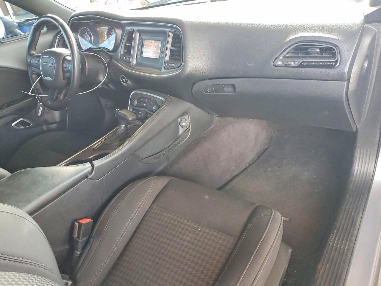 2016 Dodge Challenger Sxt - zdjęcie 8