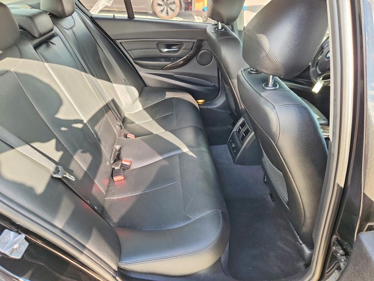 2016 BMW Seria 3 320i - zdjęcie 10