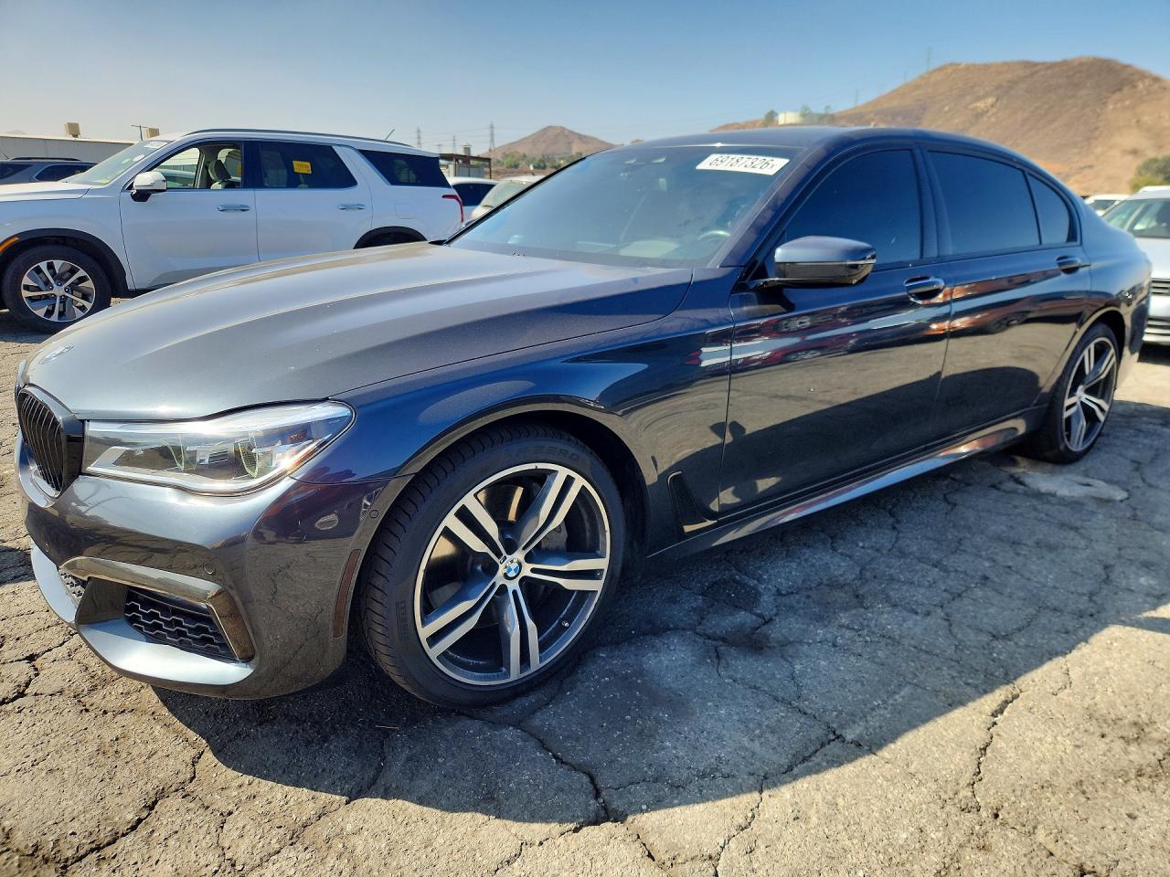 2019 BMW 750 I - zdjęcie główne