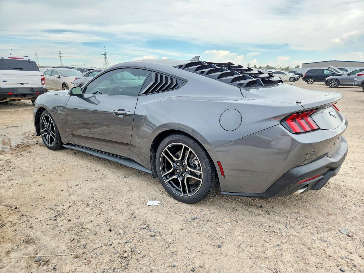 2025 Ford Mustang - zdjęcie 2