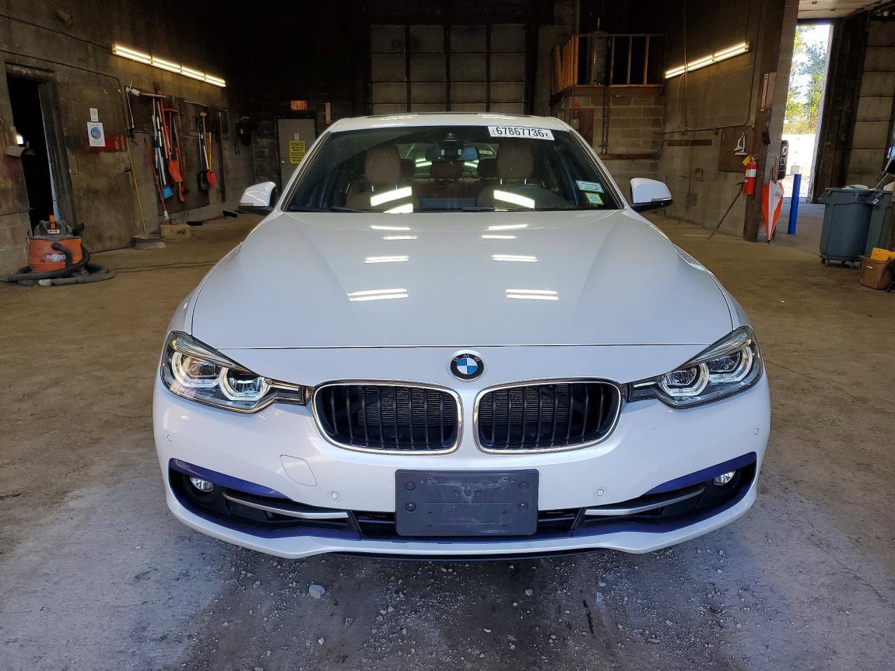 2017 BMW Seria 3 330i - zdjęcie 5