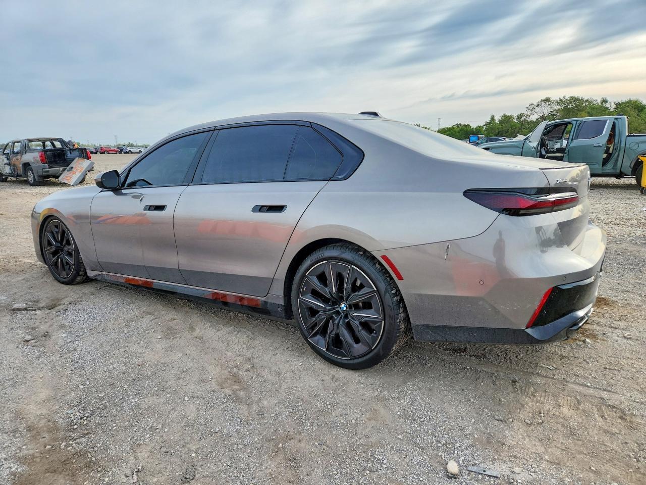 2023 BMW Seria 7 760i - zdjęcie 2