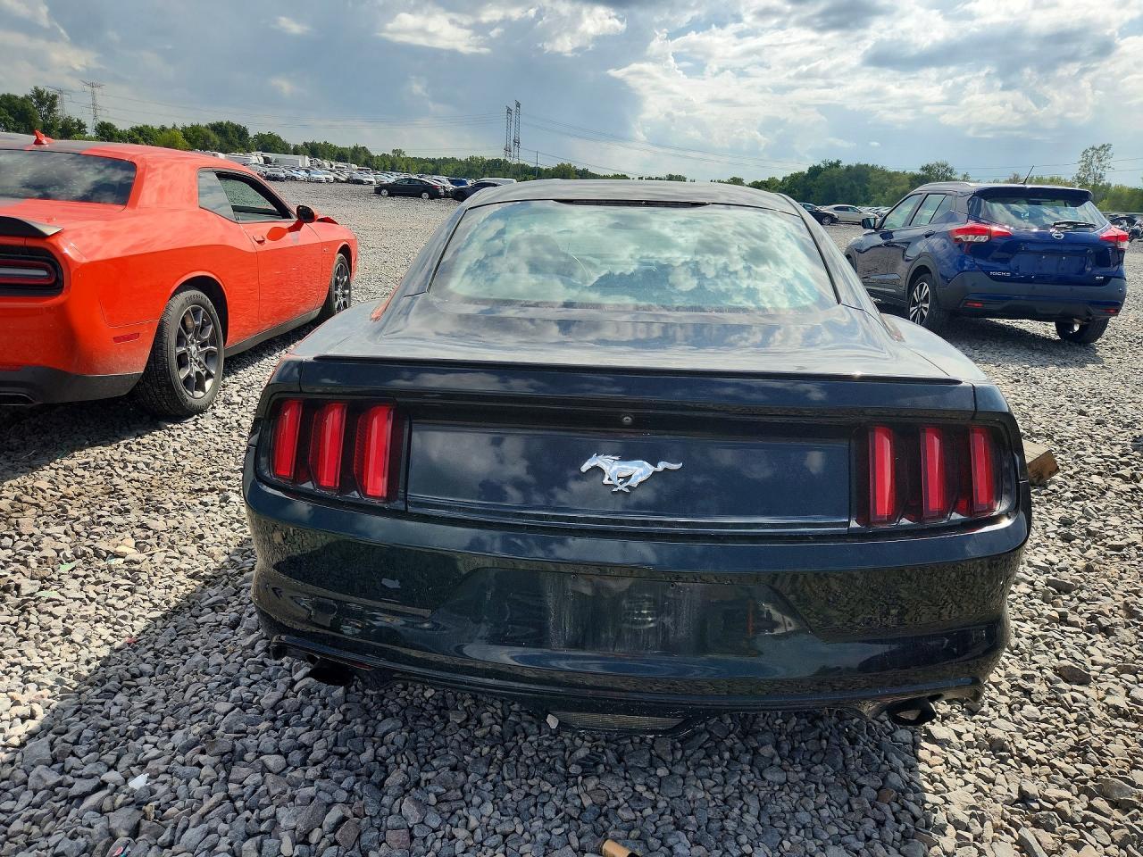 2017 Ford Mustang - zdjęcie 6