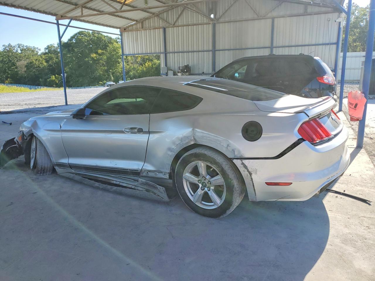 2015 Ford Mustang - zdjęcie 2