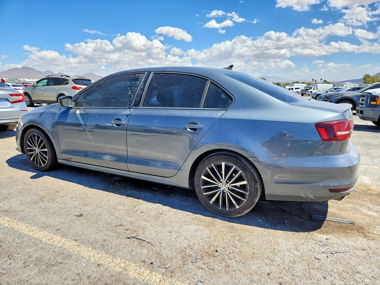 2016 Volkswagen Jetta Sport - zdjęcie 2