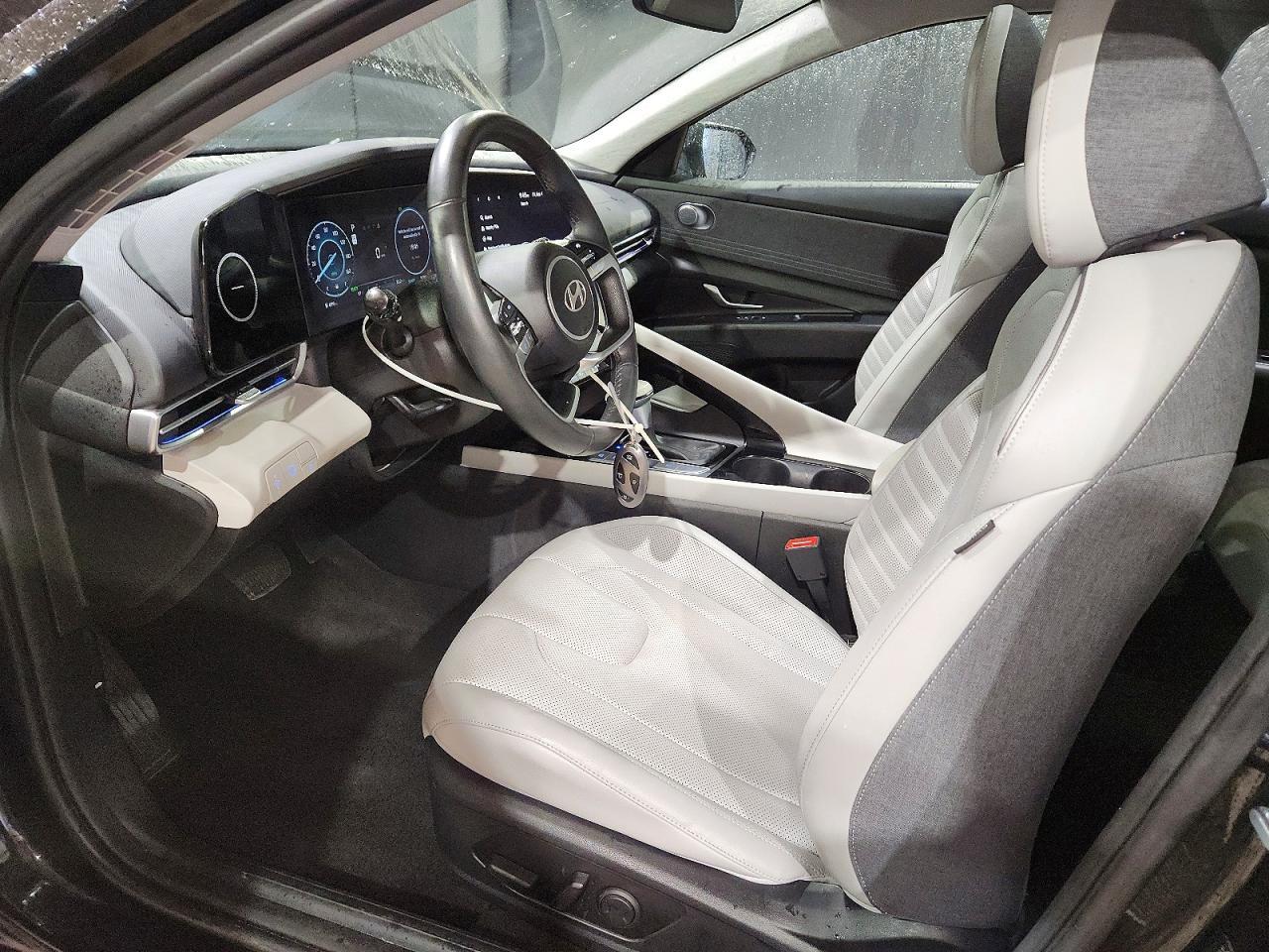 2025 Hyundai Elantra Limited - zdjęcie 7