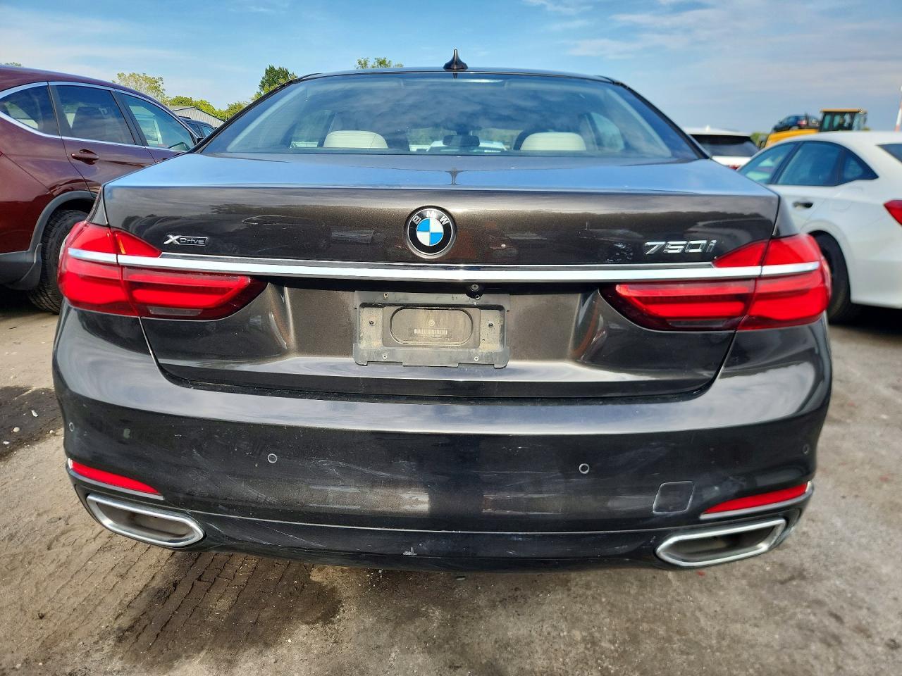 2017 BMW Seria 7 B7 - zdjęcie 6