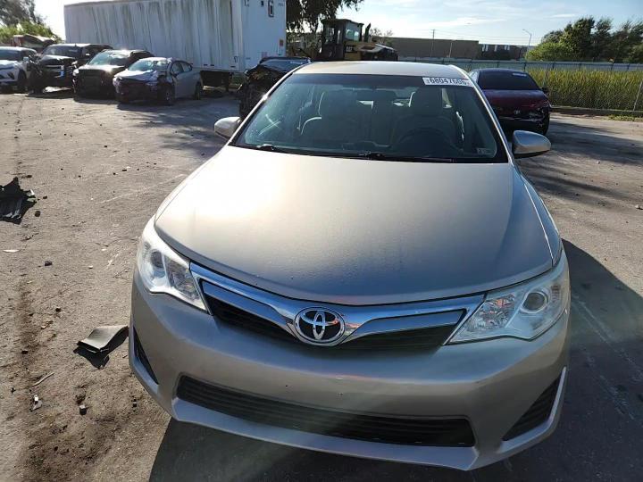 2013 Toyota Camry Le - zdjęcie 13