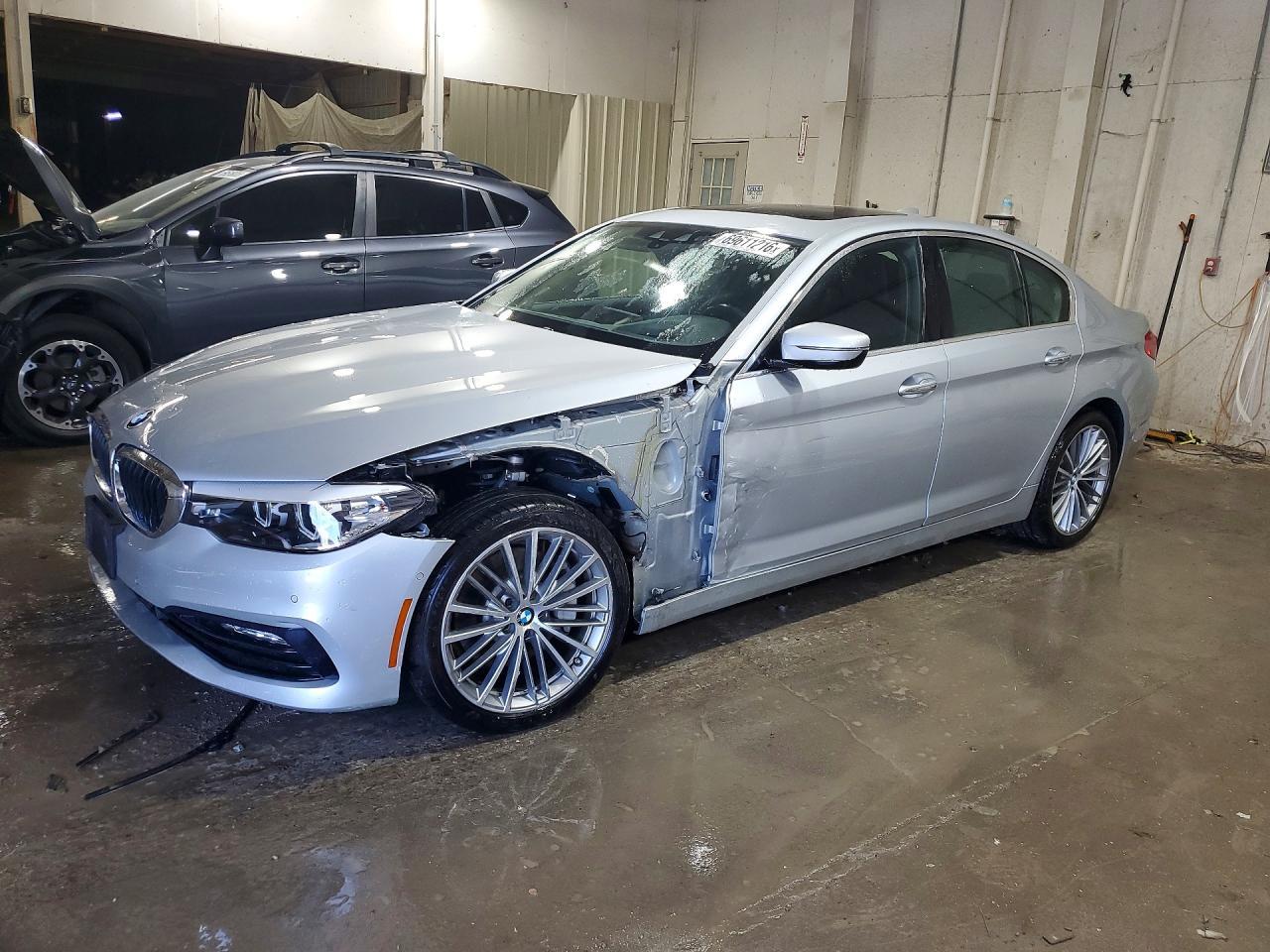 2018 BMW Seria 5 530i - zdjęcie główne
