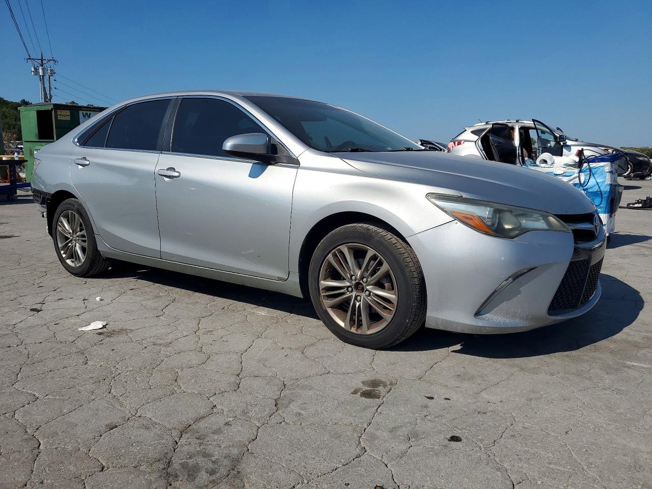 2016 Toyota Camry Se - zdjęcie 4