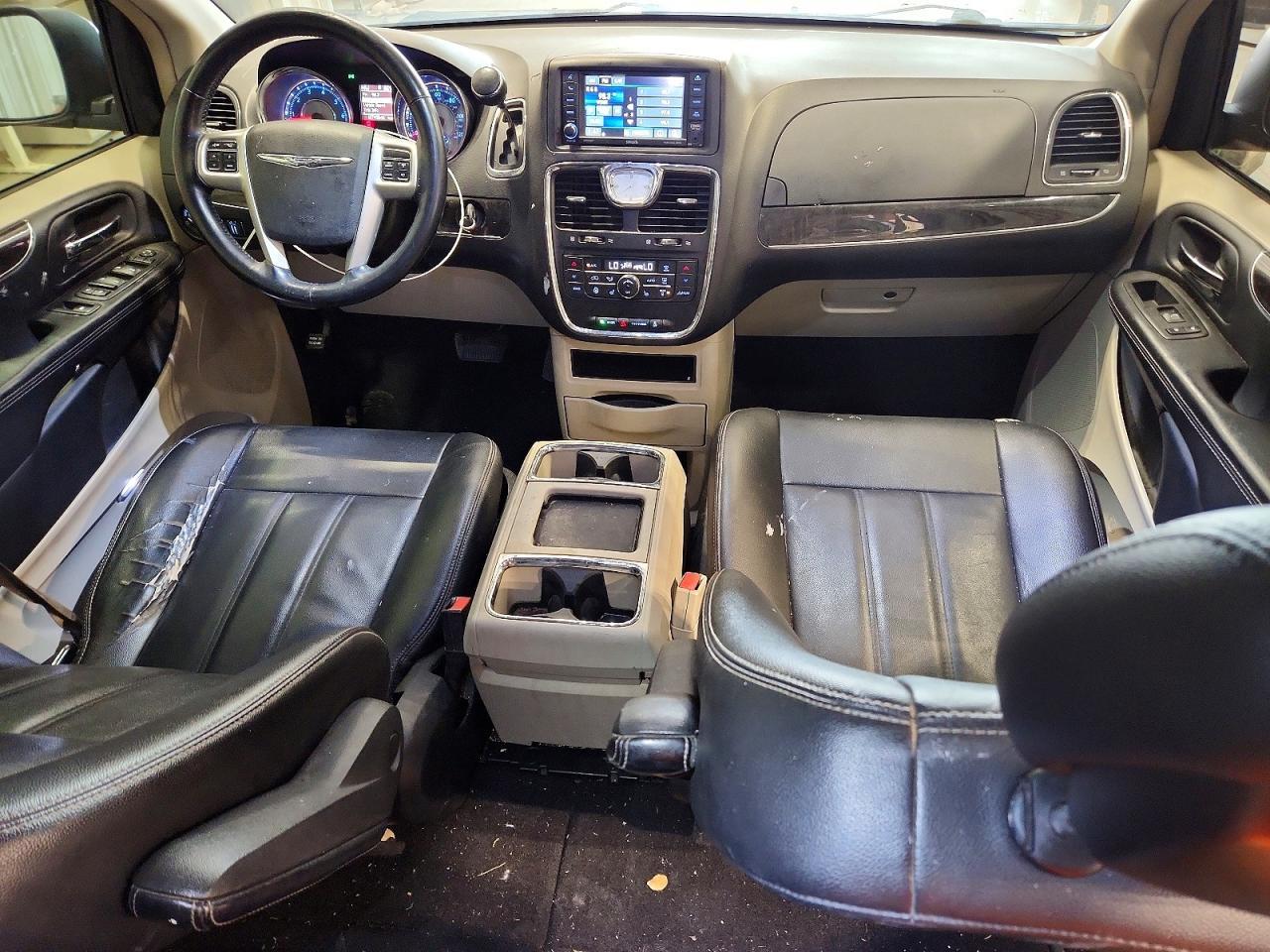 2016 Chrysler Town & Country Touring - zdjęcie 8