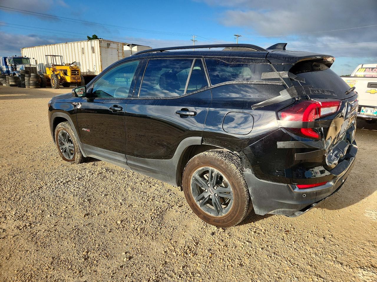 2024 GMC Terrain At4 - zdjęcie 2