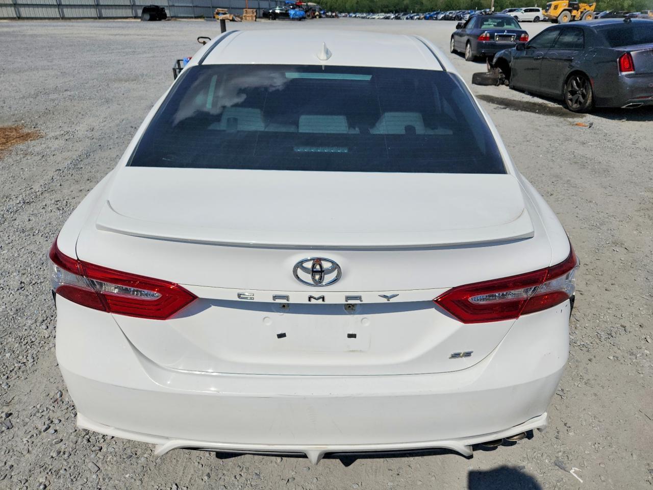 2020 Toyota Camry Se - zdjęcie 6