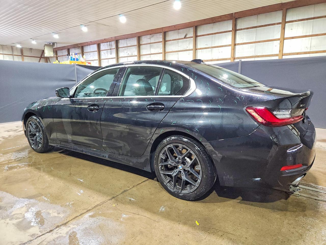 2026 BMW 330Xi - zdjęcie 2