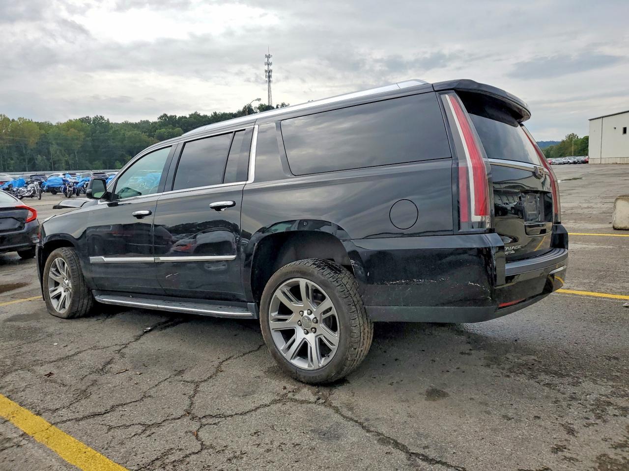 2016 Cadillac Escalade Esv Luxury - zdjęcie 2