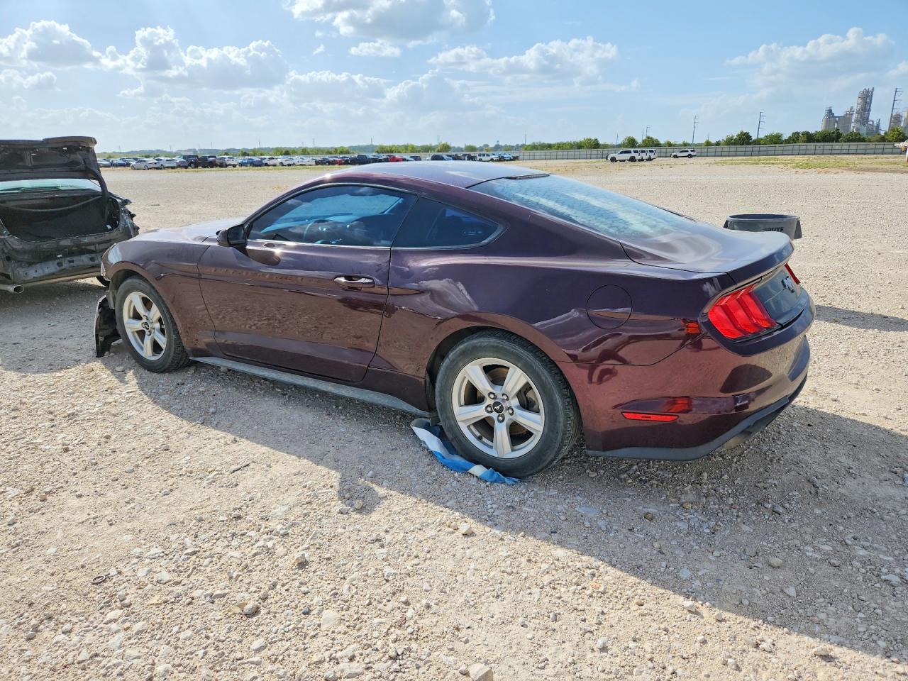 2018 Ford Mustang - zdjęcie 2