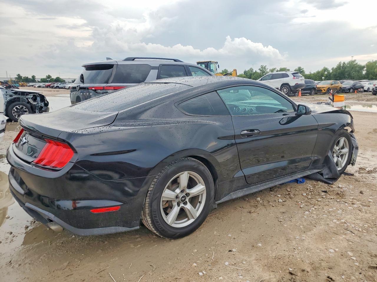 2018 Ford Mustang - zdjęcie 3