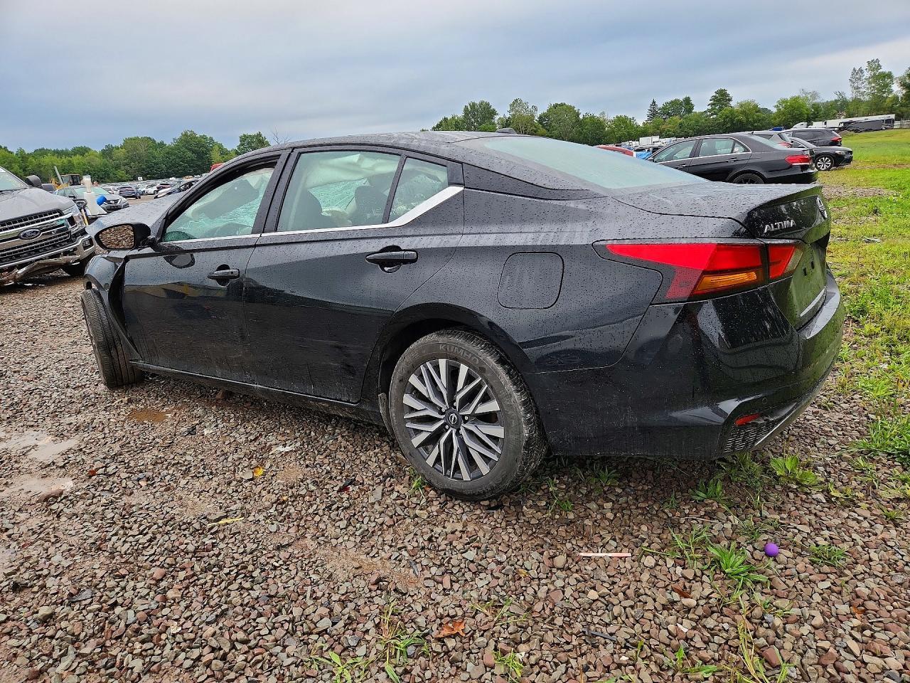 2026 Nissan Altima Sv - zdjęcie 2