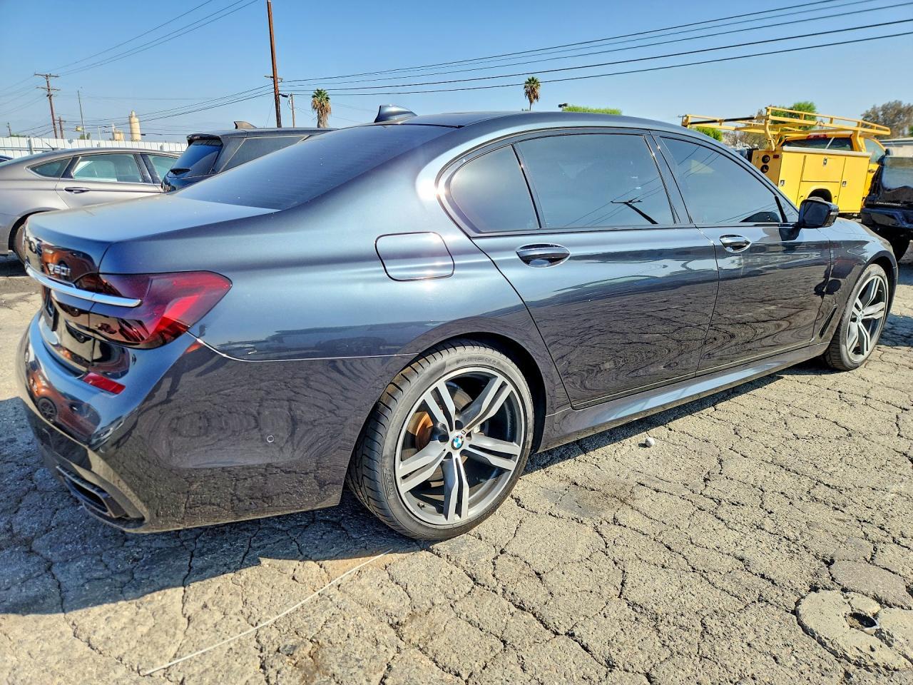 2019 BMW 750 I - zdjęcie 3