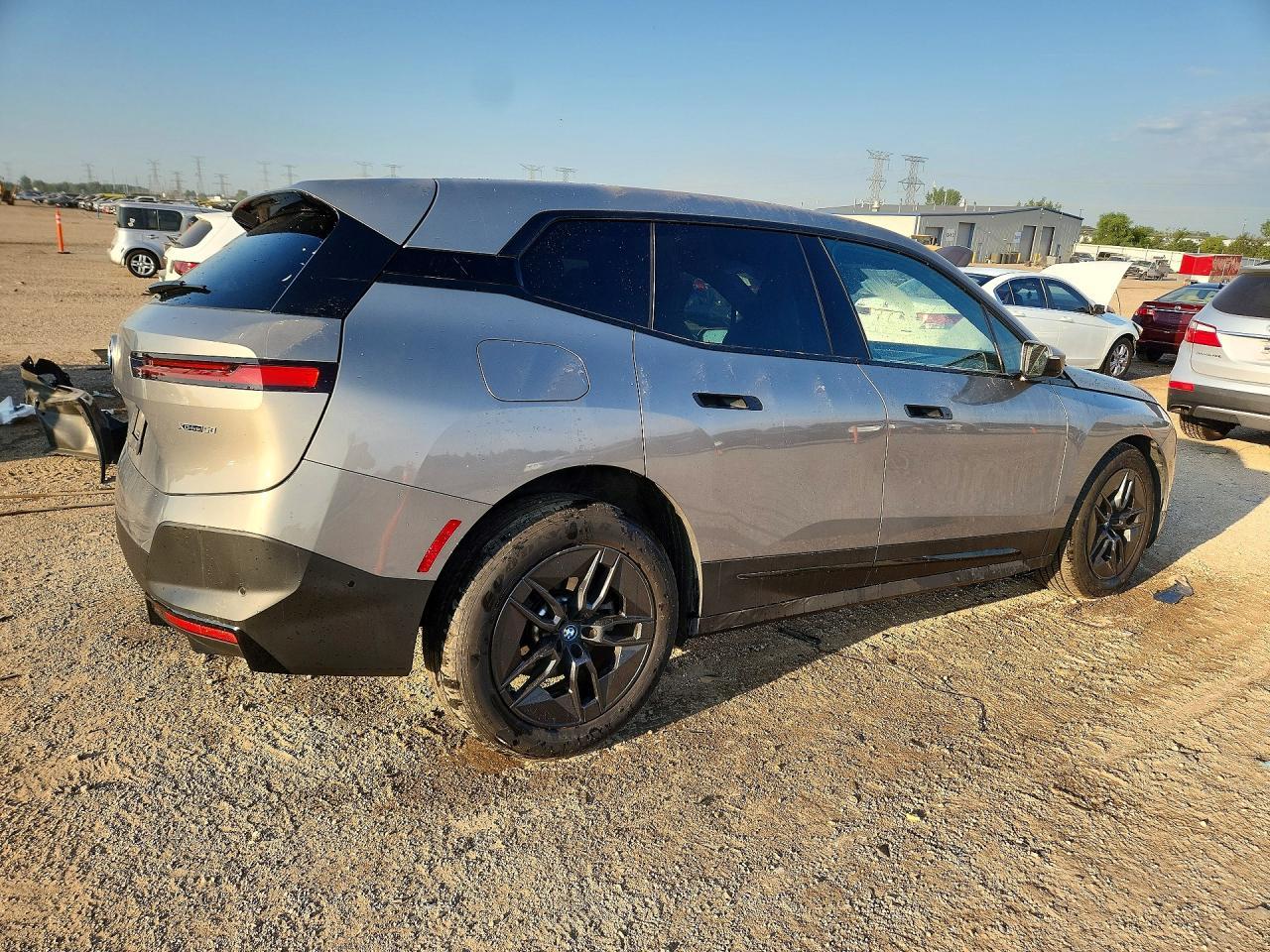 2025 BMW Ix xDrive50 - zdjęcie 3