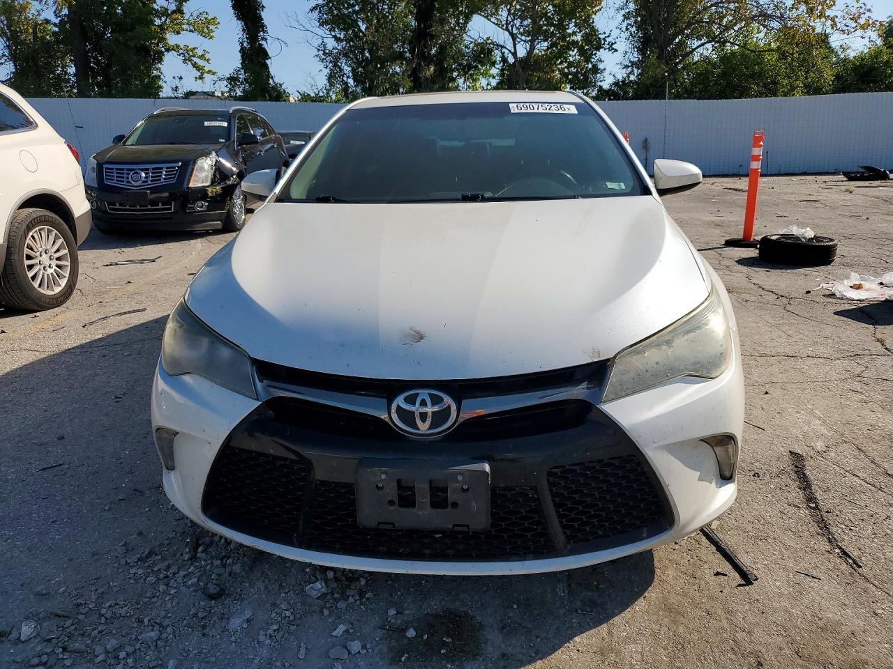 2015 Toyota Camry Xse - zdjęcie 5