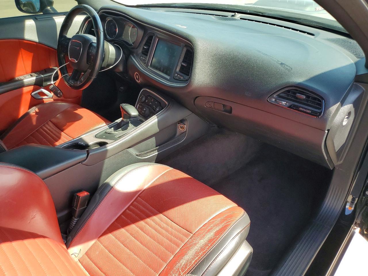 2016 Dodge Challenger R - zdjęcie 8