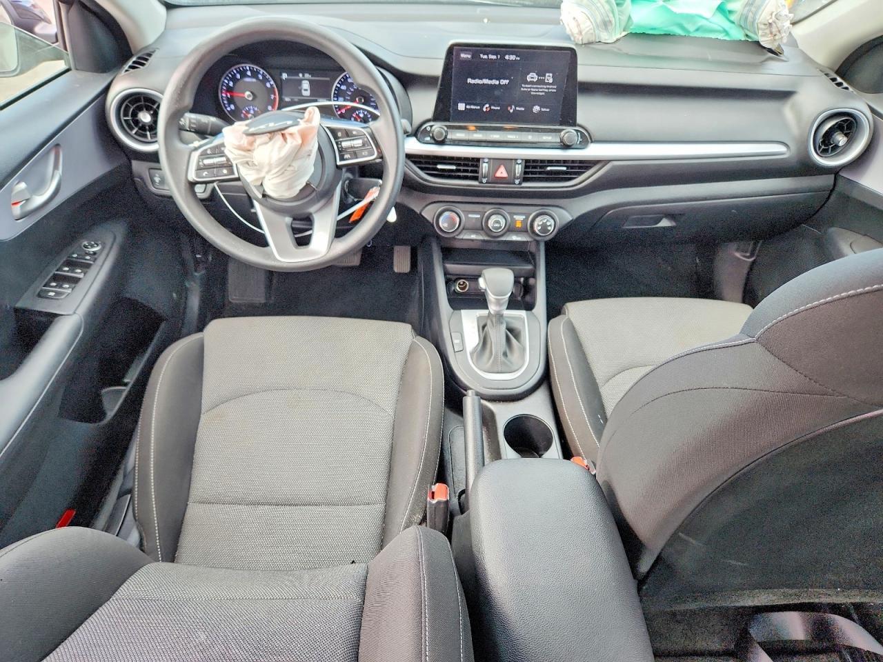 2024 Kia Forte Lxs - zdjęcie 8