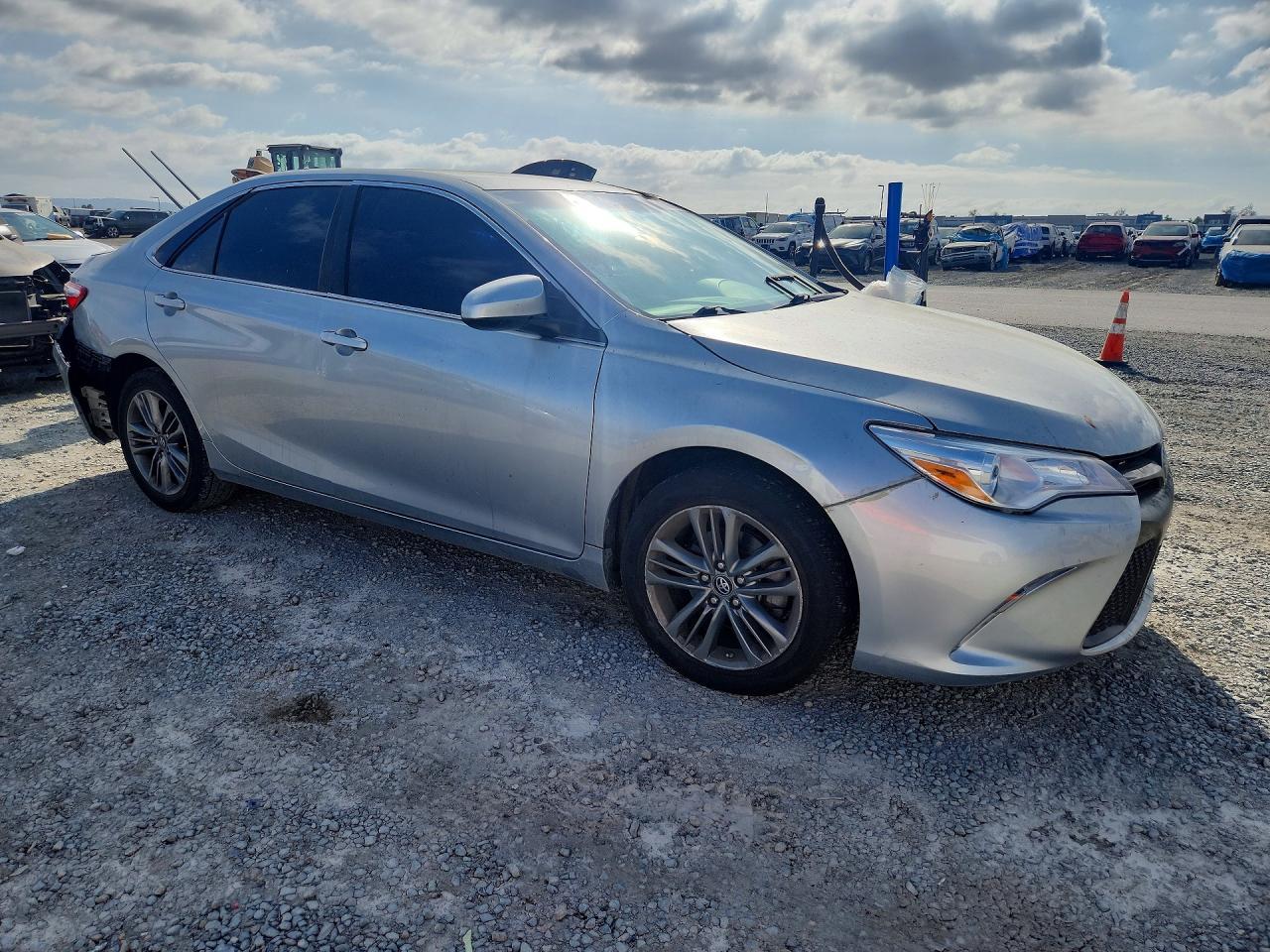 2017 Toyota Camry Se - zdjęcie 4