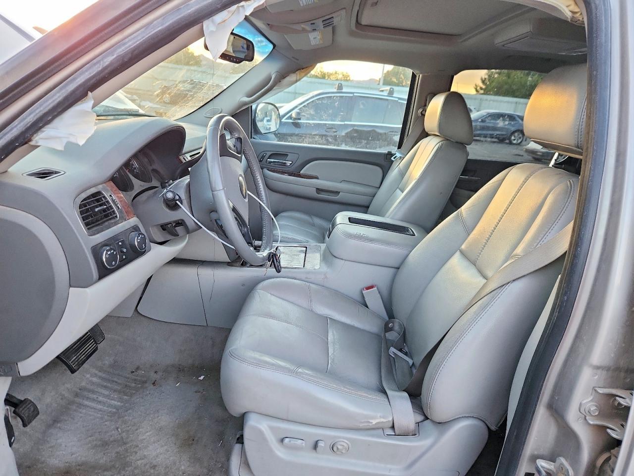 2023 Chevrolet Suburban K1500 - zdjęcie 7