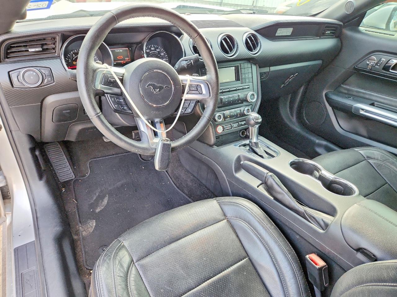 2015 Ford Mustang - zdjęcie 8