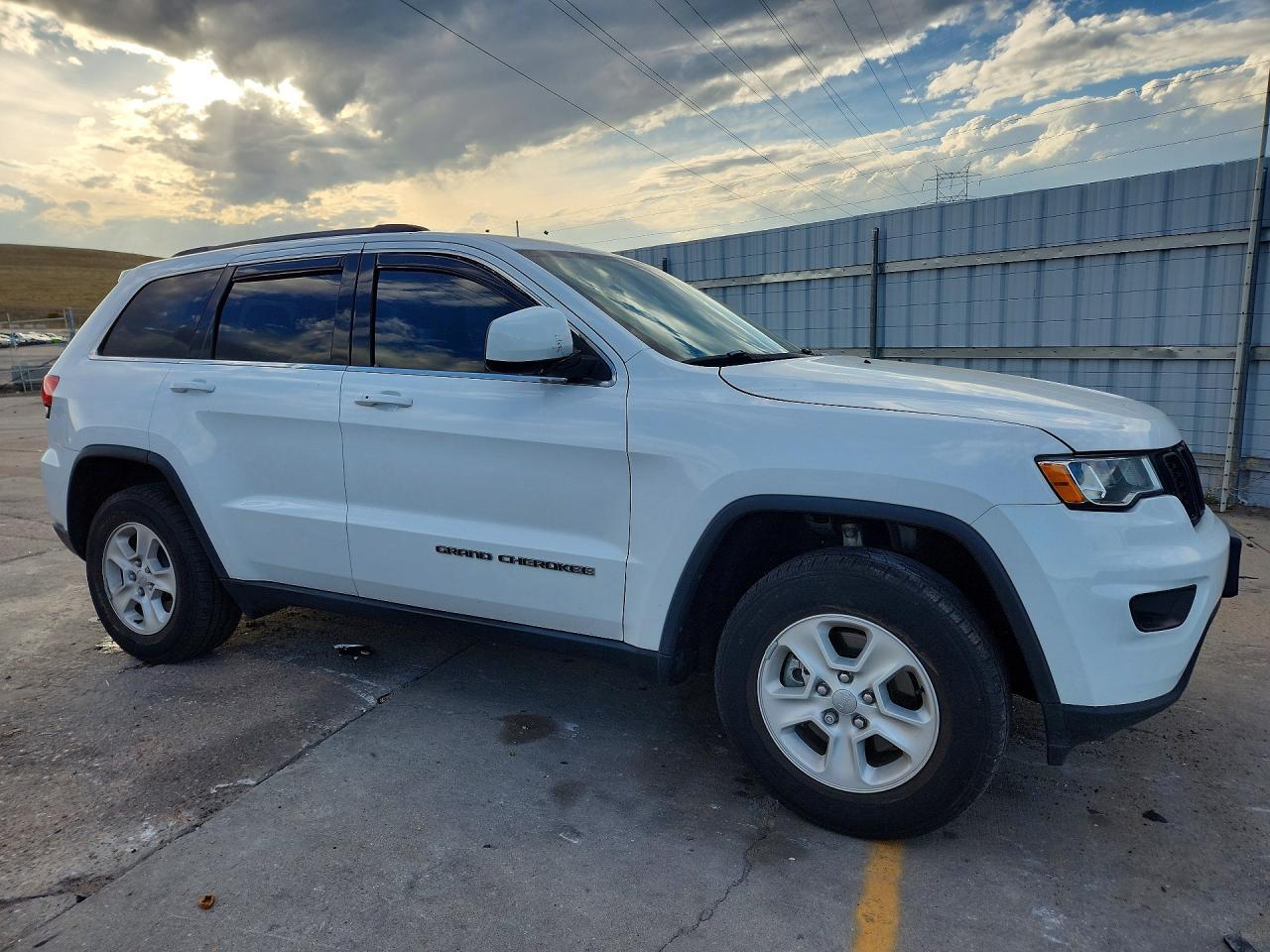 2017 Jeep Grand Cherokee Laredo - zdjęcie 4