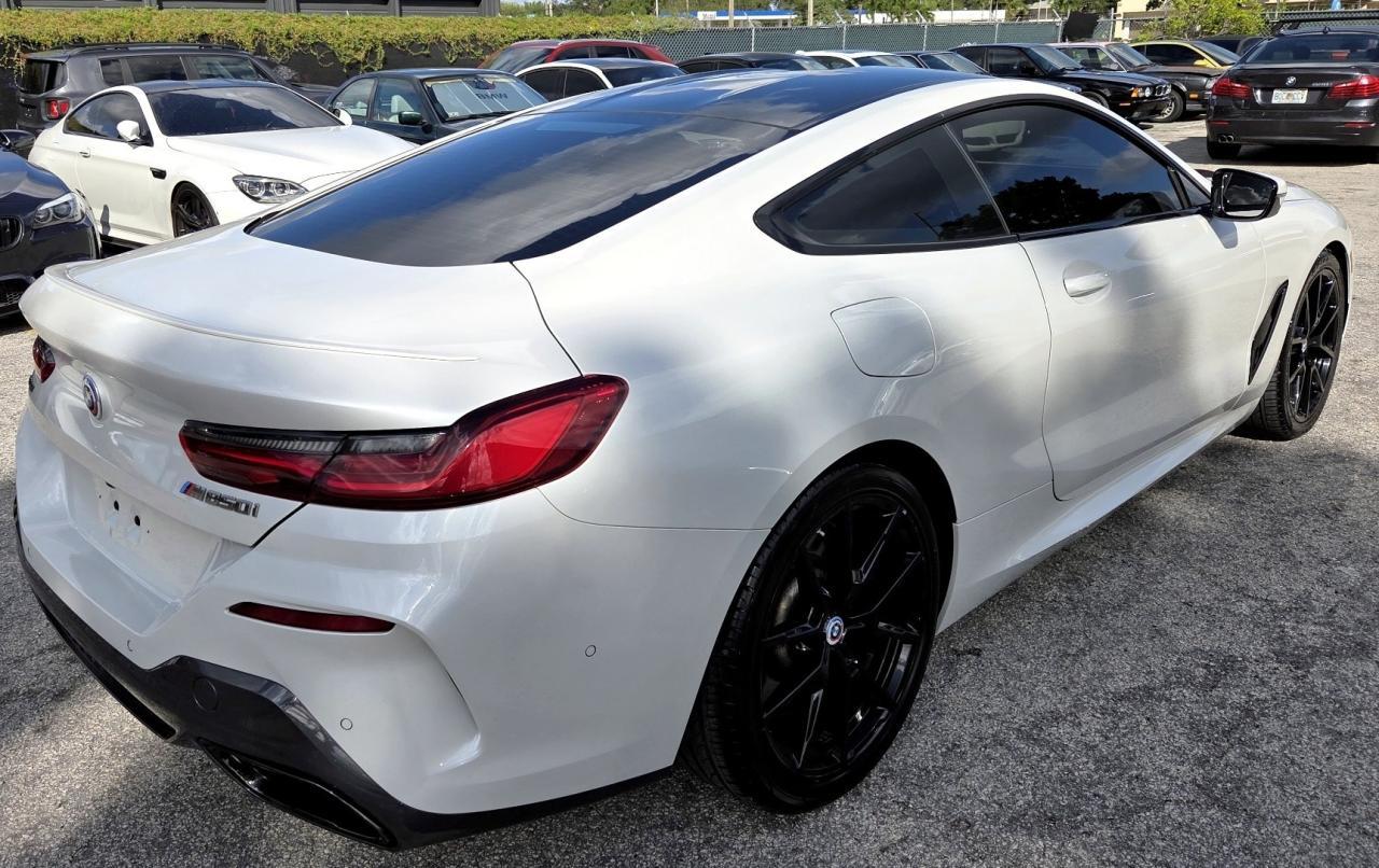 2022 BMW M850Xi - zdjęcie główne