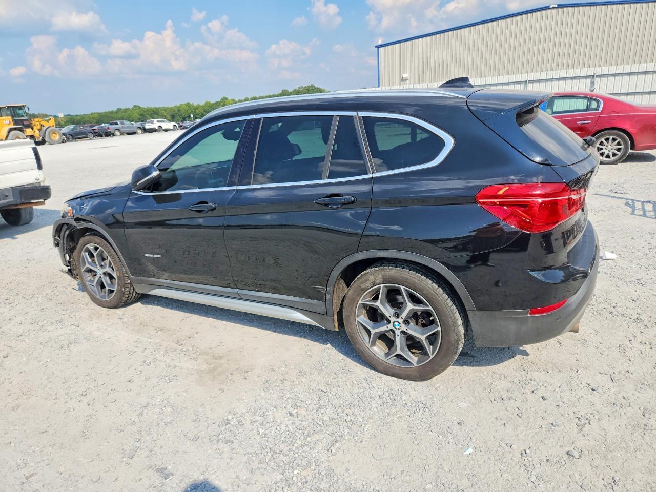 2017 BMW X1 xDrive28I - zdjęcie 2