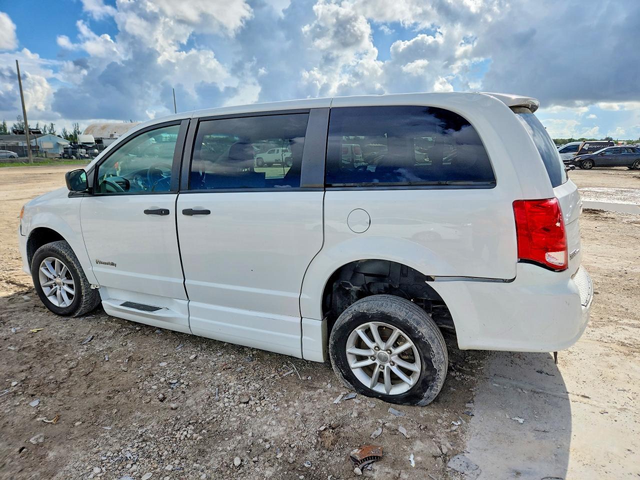 2019 Dodge Grand Caravan Se - zdjęcie 2