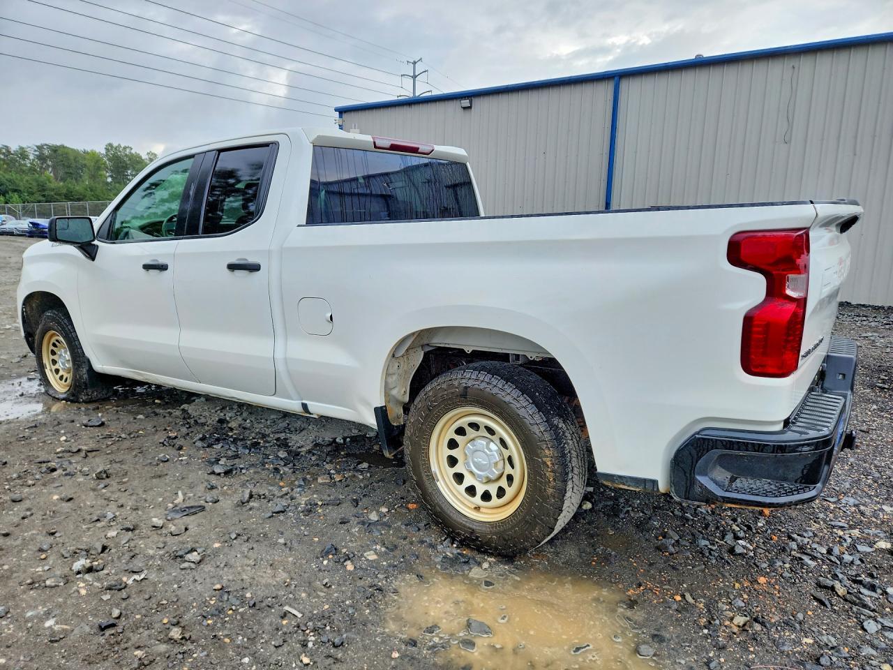 2022 Chevrolet Silverado C1500 - zdjęcie 2