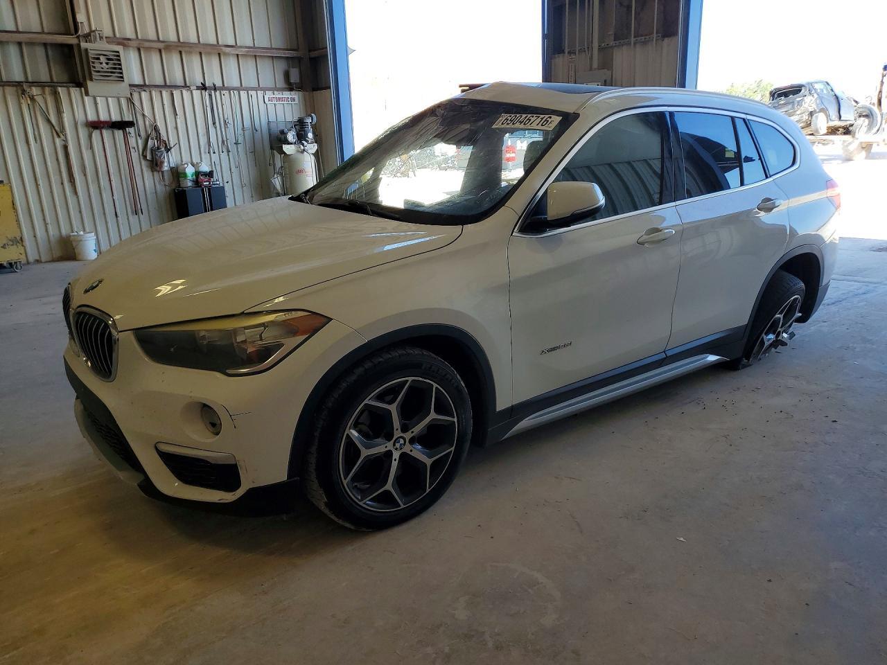 2016 BMW X1 xDrive28I - zdjęcie główne