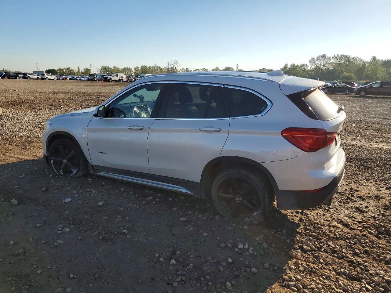 2016 BMW X1 xDrive28I - zdjęcie 2