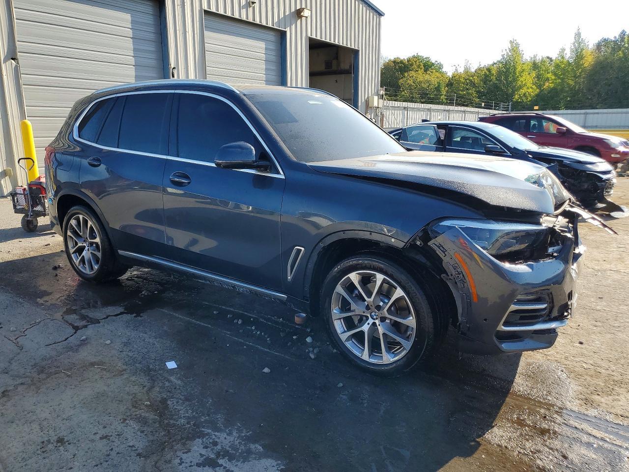 2021 BMW X5 xDrive40I - zdjęcie 4