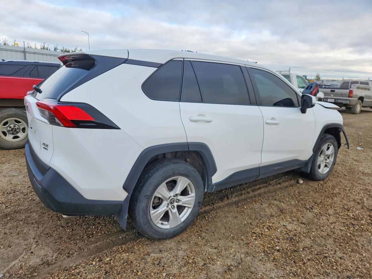 2021 Toyota Rav4 Xle - zdjęcie 3