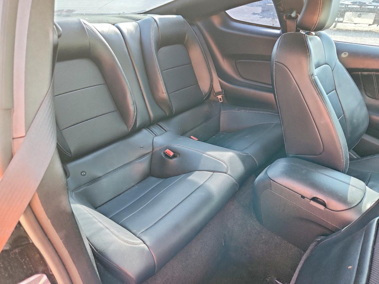 2015 Ford Mustang - zdjęcie 10