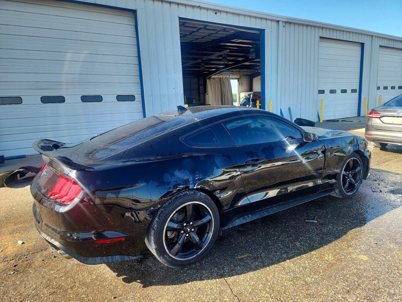2020 Ford Mustang - zdjęcie 3