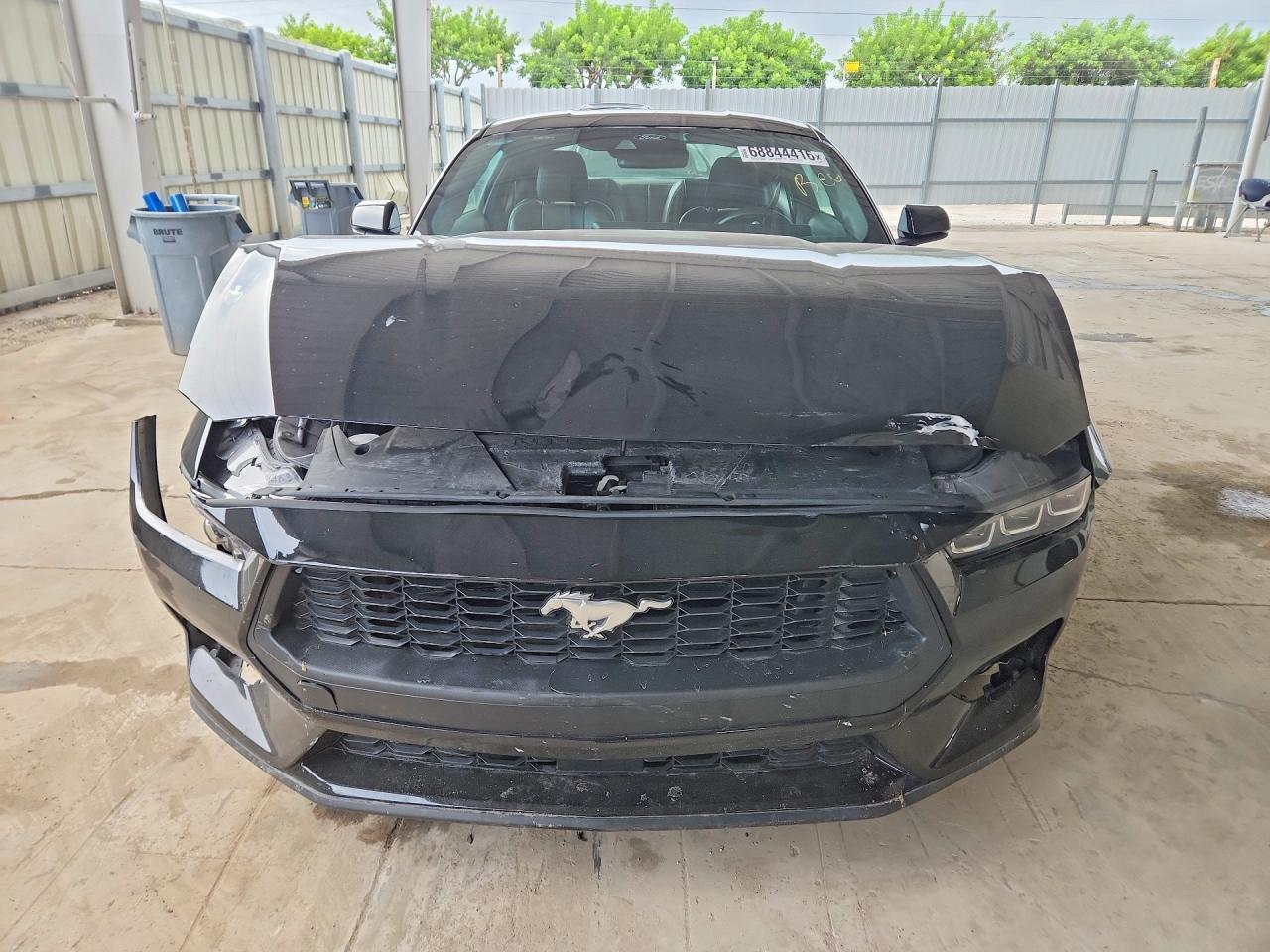2024 Ford Mustang - zdjęcie 5