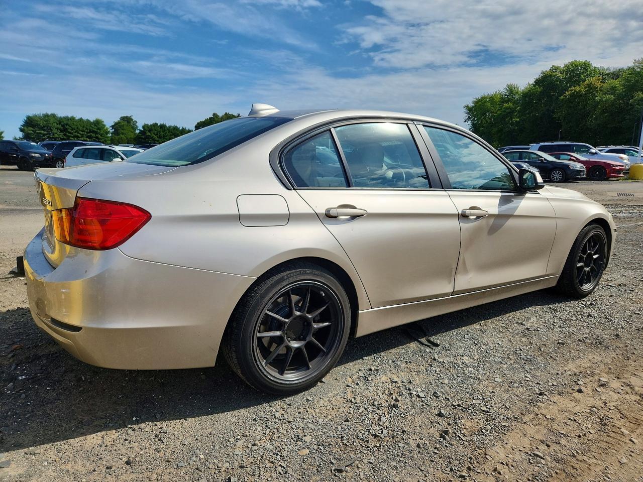 2014 BMW 320 I xDrive - zdjęcie 3