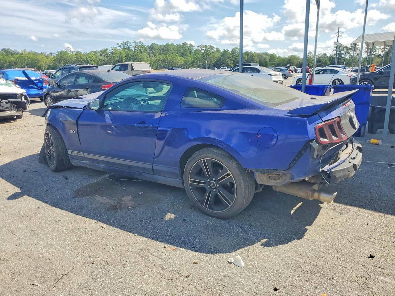 2013 Ford Mustang Coupe - zdjęcie 2