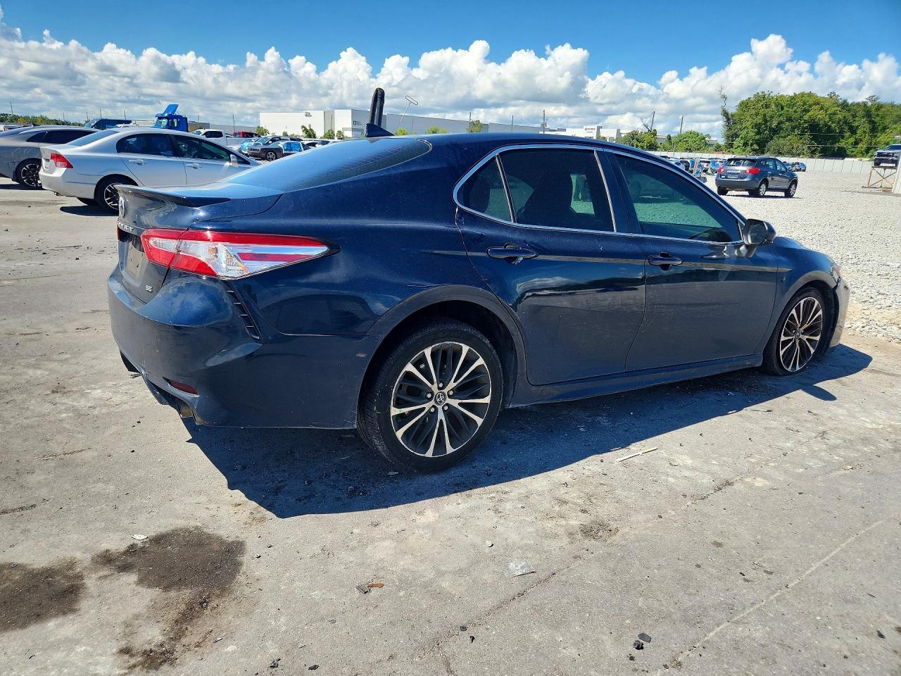 2020 Toyota Camry Se - zdjęcie 3
