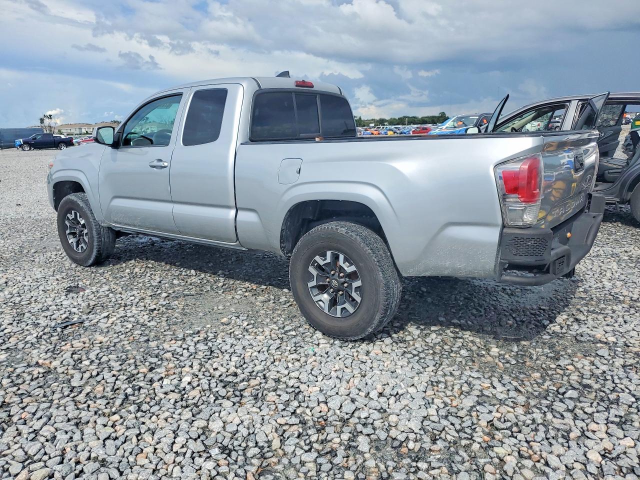 2016 Toyota Tacoma Sr5 V6 - zdjęcie 2