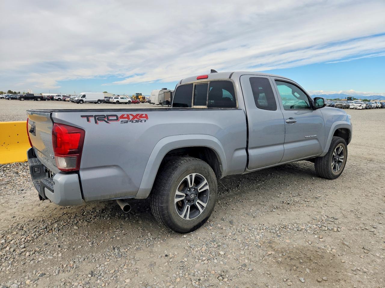 2019 Toyota Tacoma Trd Sport - zdjęcie 3