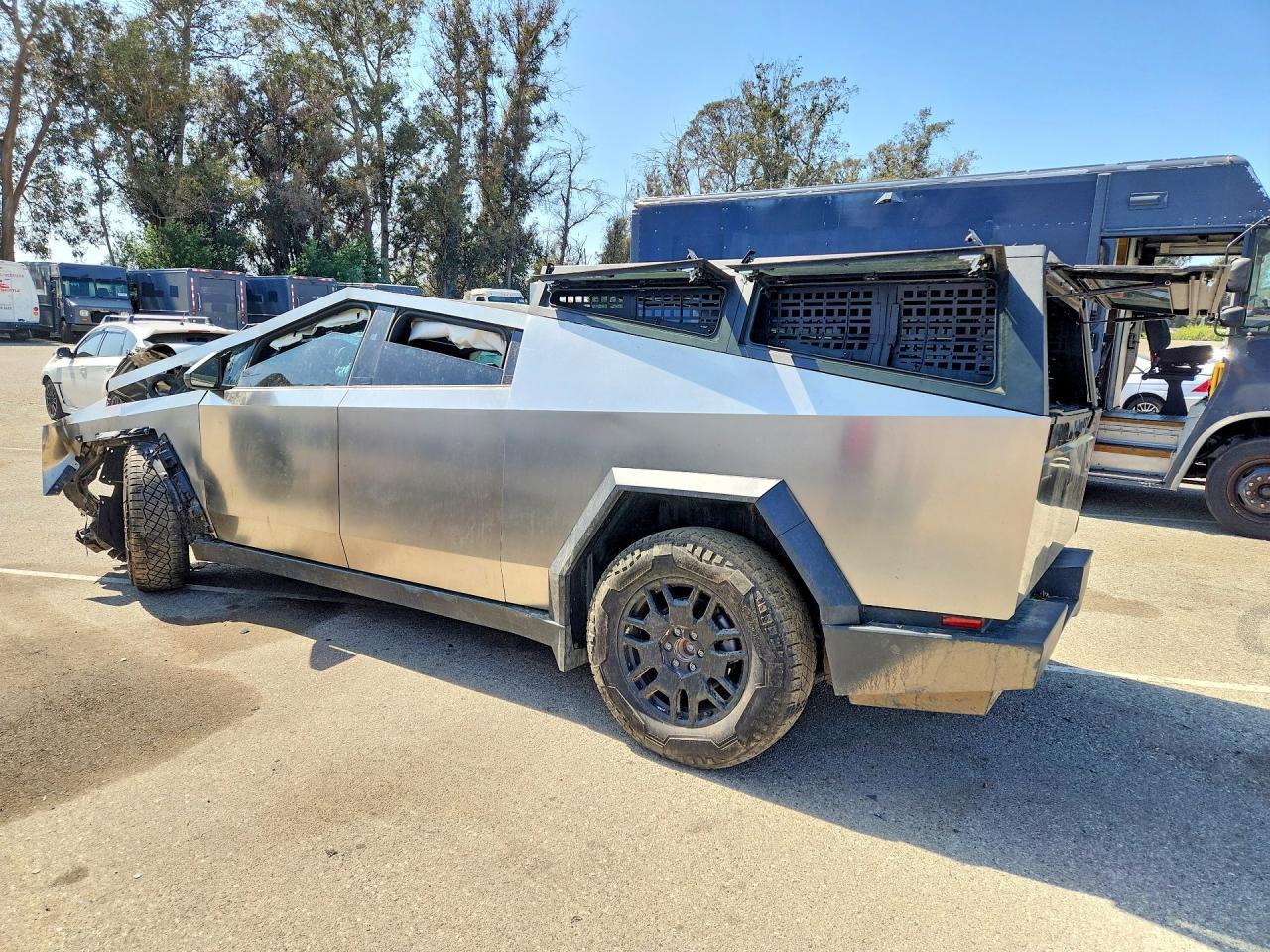 2024 Tesla Cybertruck - zdjęcie 2