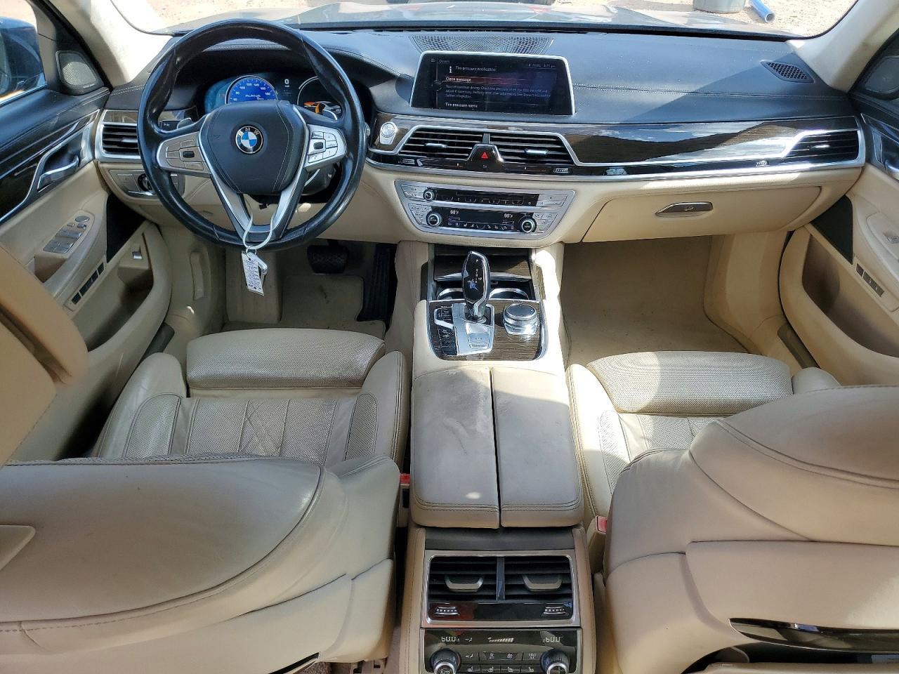 2016 BMW Seria 7 750i - zdjęcie 8